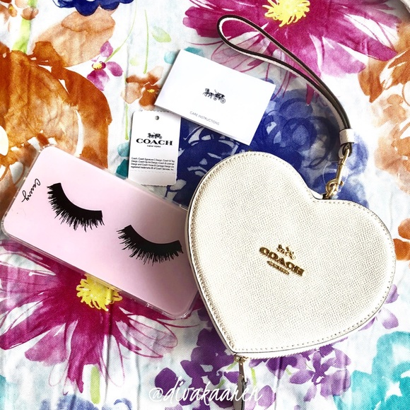 SALE! COACH Heart Wristlet Slv/White - Picture 7 of 11